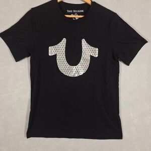 True Religion T with a silver-toned stud or sequin horseshoe logo (L339)